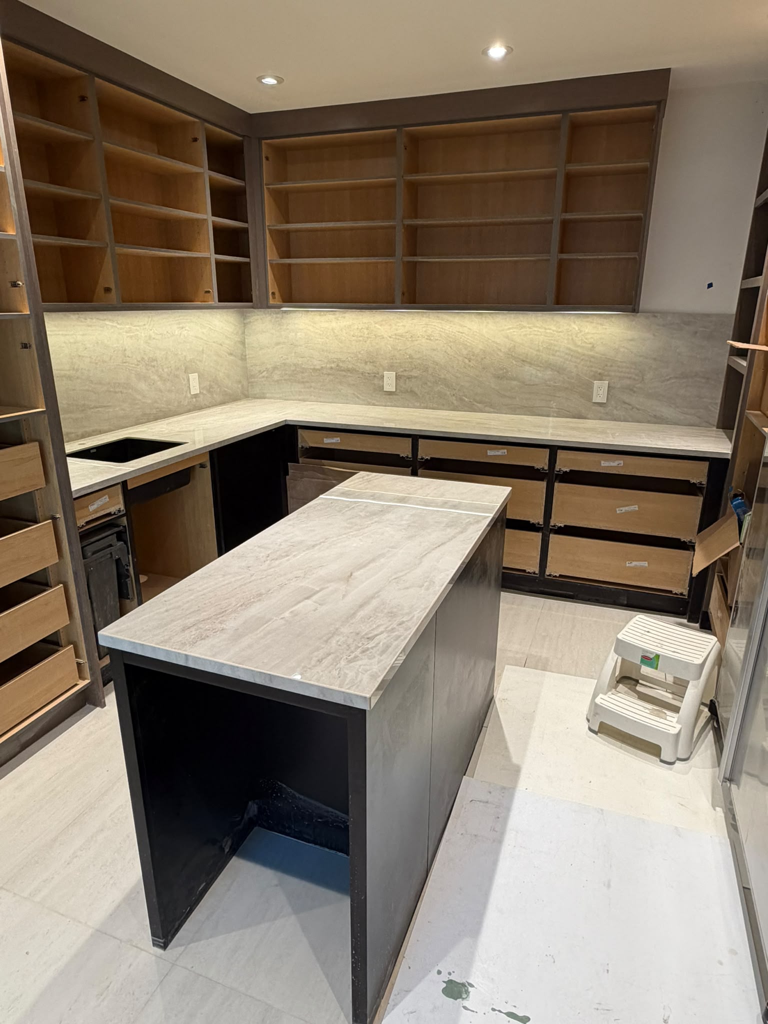 Marble kitchen island and perimeter countertops